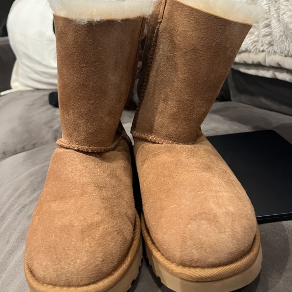 NWOT Ugg Bailey Bow II Size 5 - Picture 4 of 5
